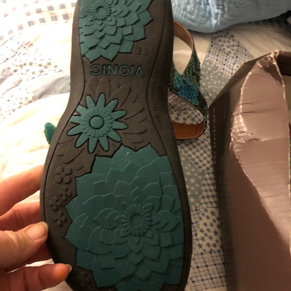 Vionic Sandals - Picture 5 of 6